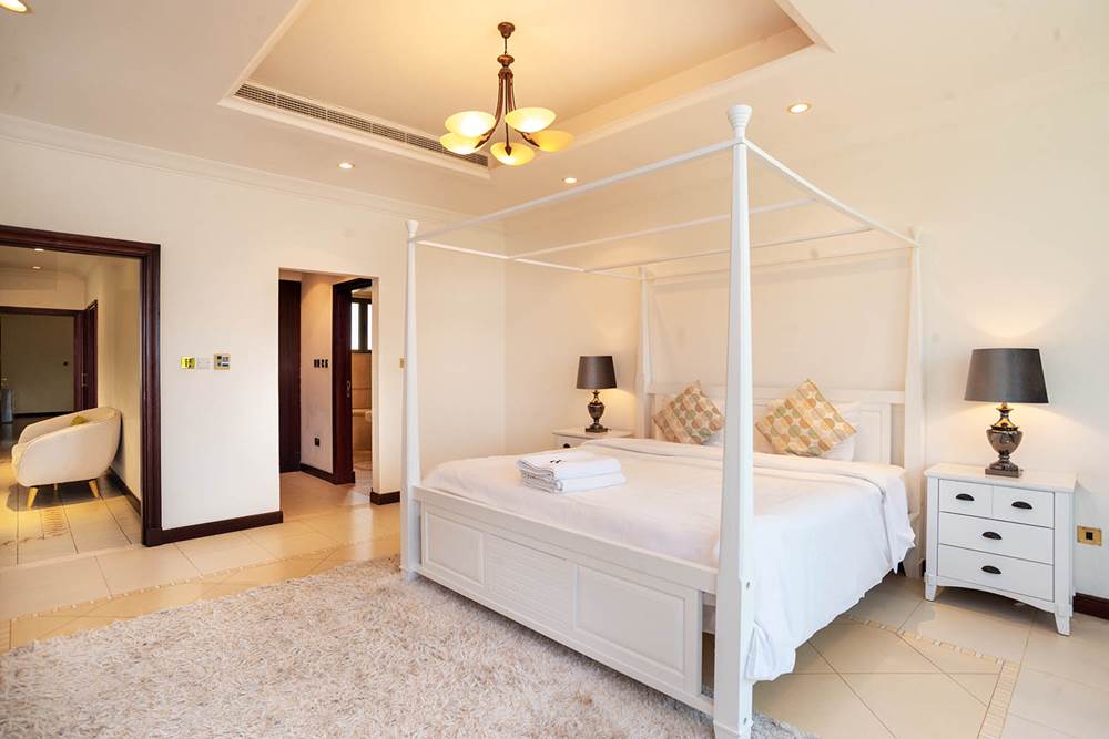 Kennedy-Towers-Palm-Jumeirah-Frond-P-Masters-Bedroom.jpg