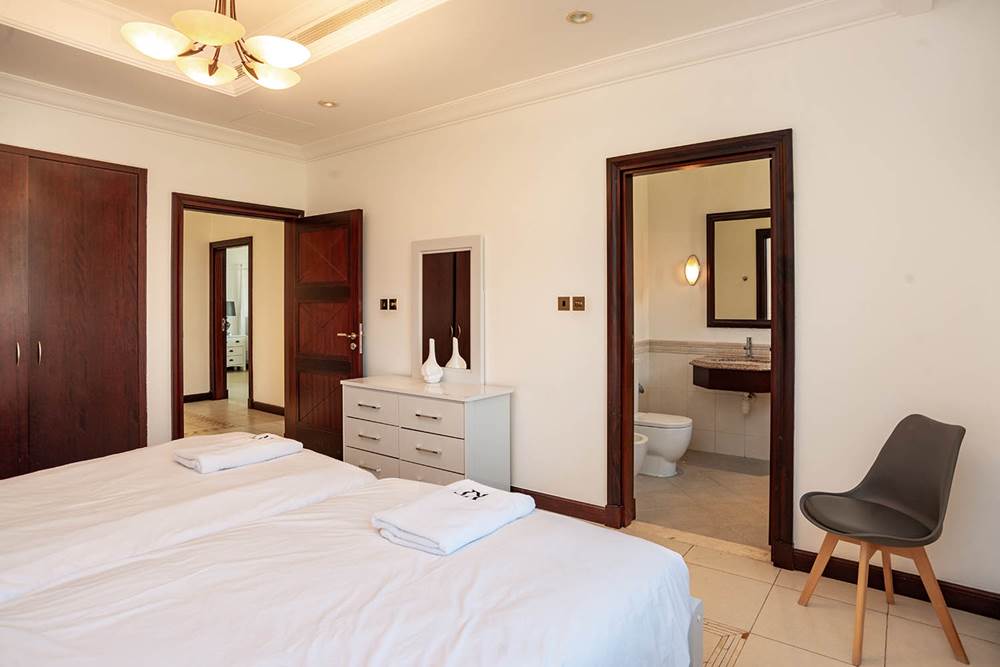 Kennedy Towers Palm Jumeirah Frond P Bedroom 4 Wardrobes