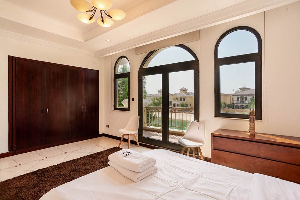Kennedy Towers Palm Jumeirah Frond P Bedroom 3 Windows