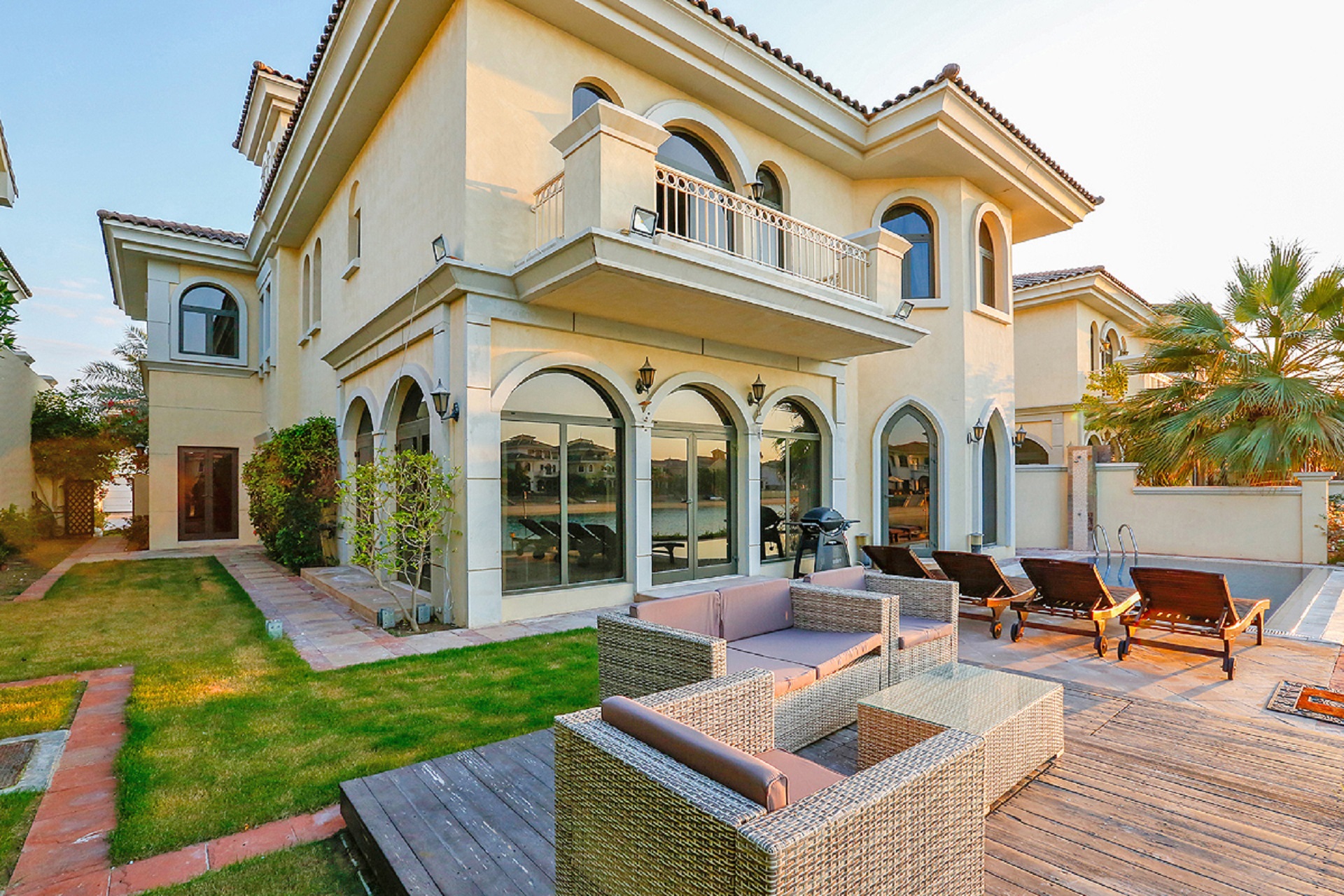 View Five Palm Jumeirah Villa Pictures