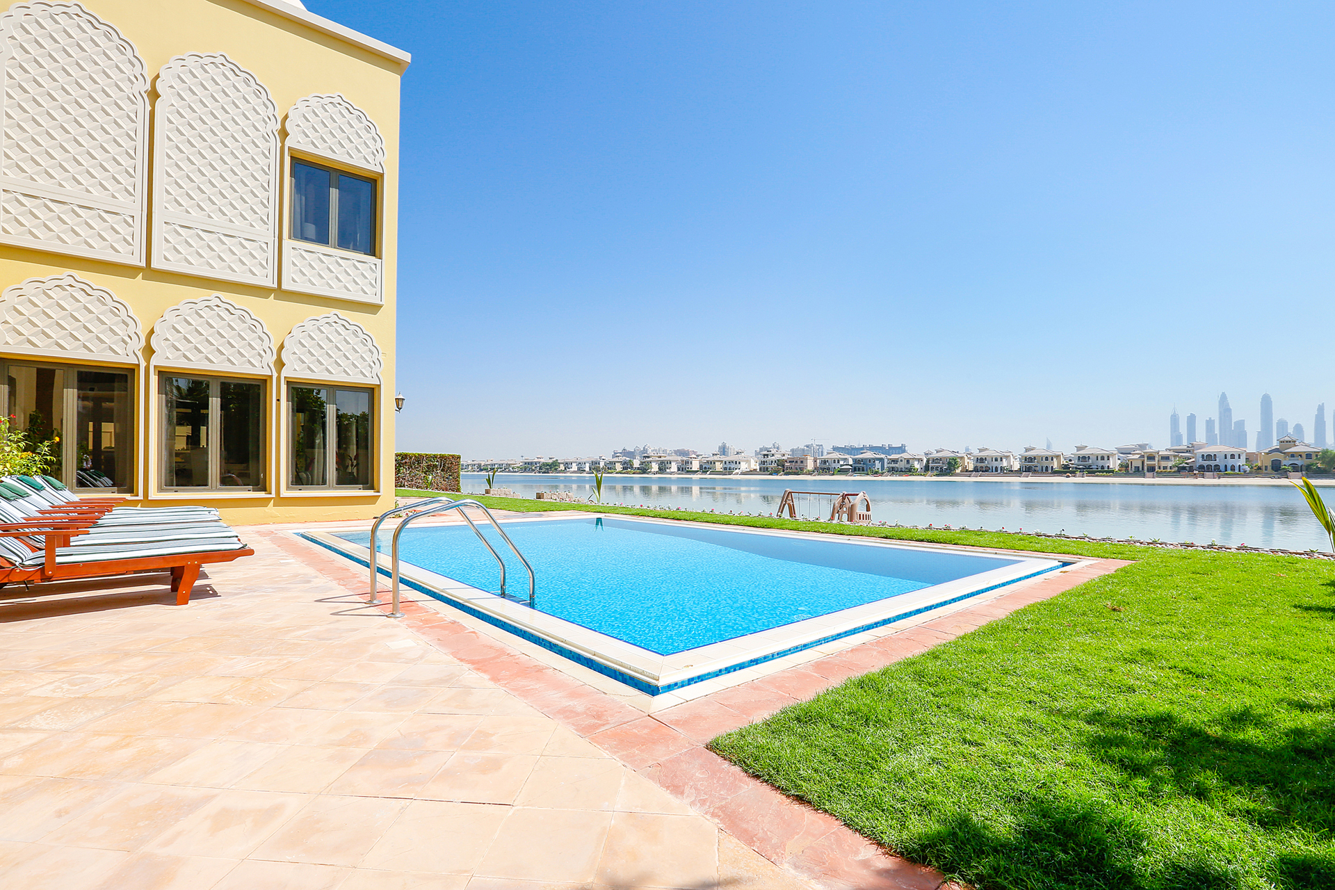 Beachfront Living 6 Bedroom Villa In Frond K Kennedy Towers - 