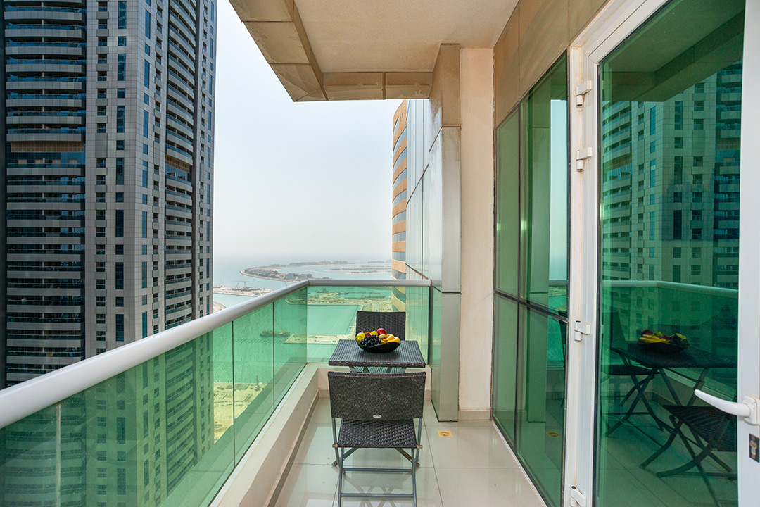 One Bedroom Apartment in Marina Pinnacle | Kennedy Towers