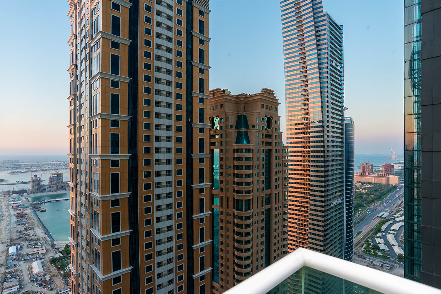 One Bedroom Apartment in Marina Pinnacle Kennedy Towers